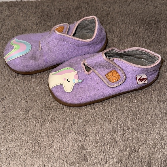 🏷️ 5 for $25 🏷️ Girls See Kai Run slippers, size 9 toddler - Picture 3 of 4